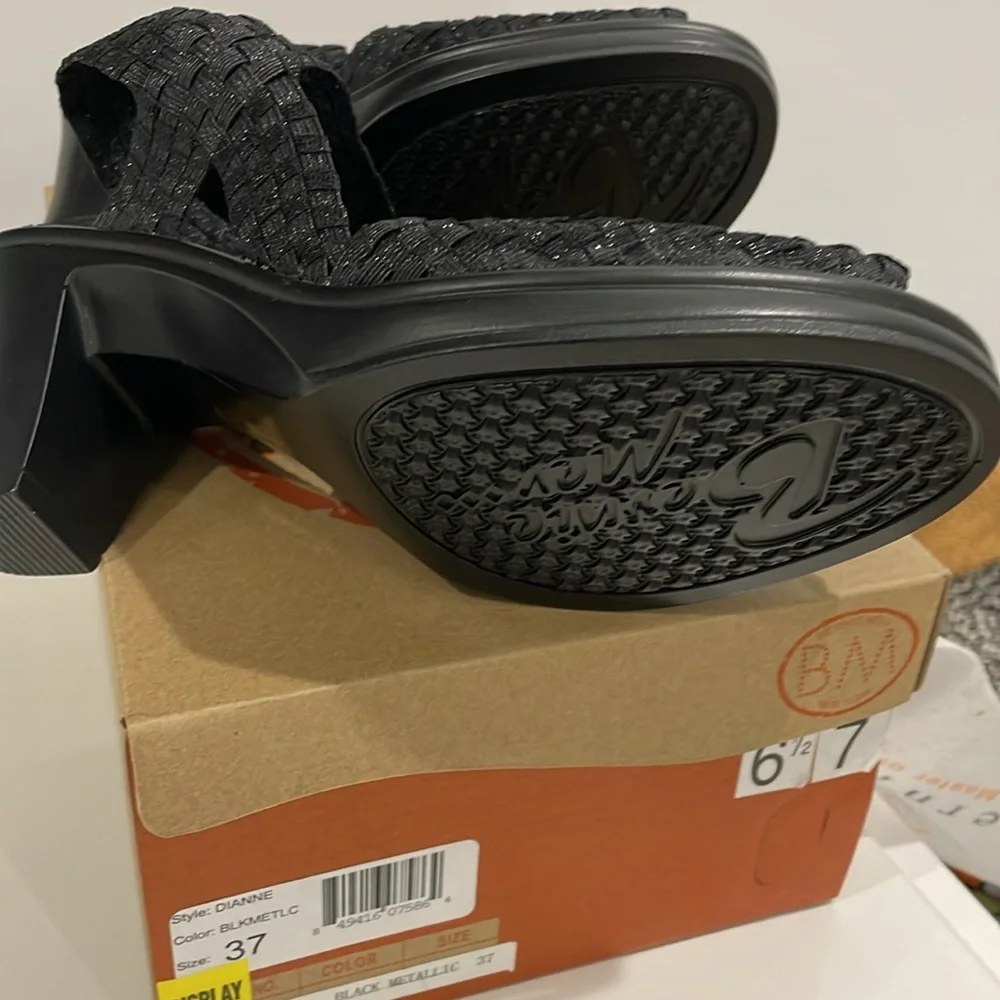 Bernie Mev Black metallic BRAND NEW IN BOX - Picture 3 of 3